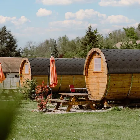 Insolite Sous Forme De Tonneau 1 Domaine Les Hirondelles Luxury tent Domessin